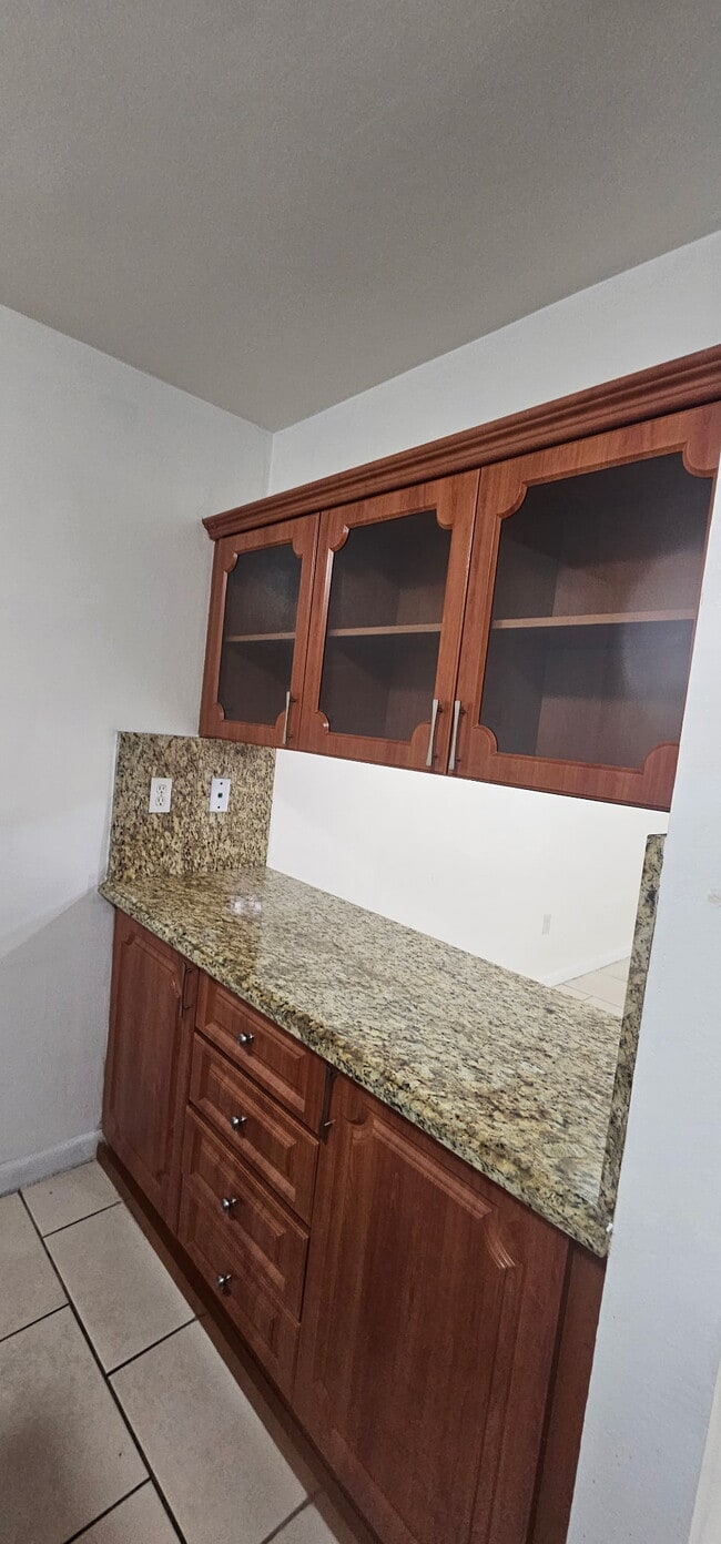 Encimera de cocina - 1900 W 54th St Unidad 102