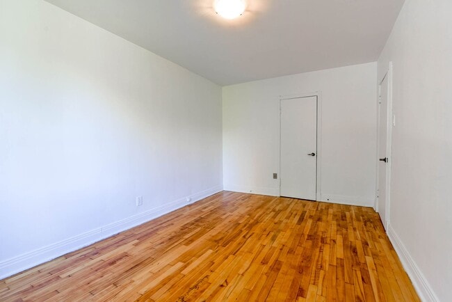 Photo - 4585 Av. Dupuis Unit 16