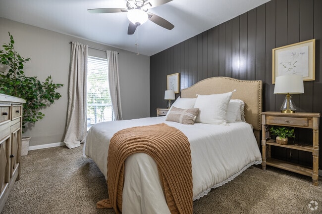 1BR, 1BA - 600SF - Bedroom