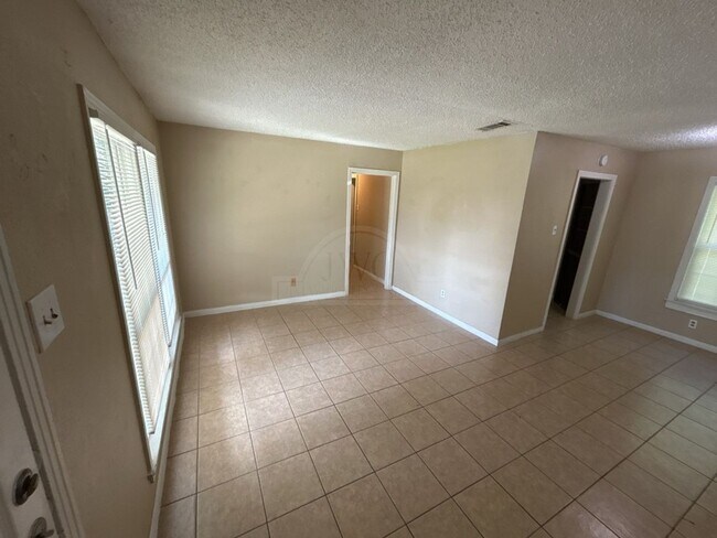 Photo - 1111 Jacqueline St