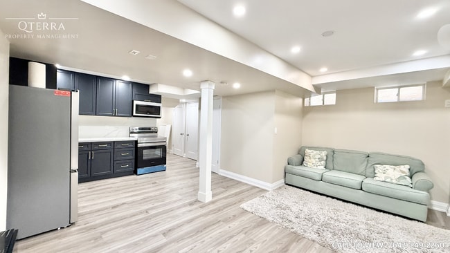 Building Photo - 3 Christine Elliott Av