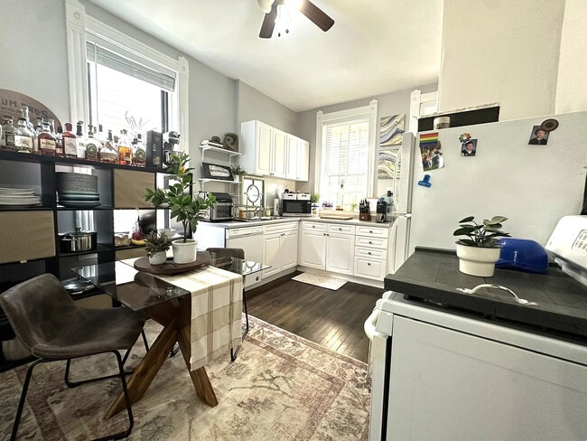 Photo - 2031 W Moffat St Unit 2