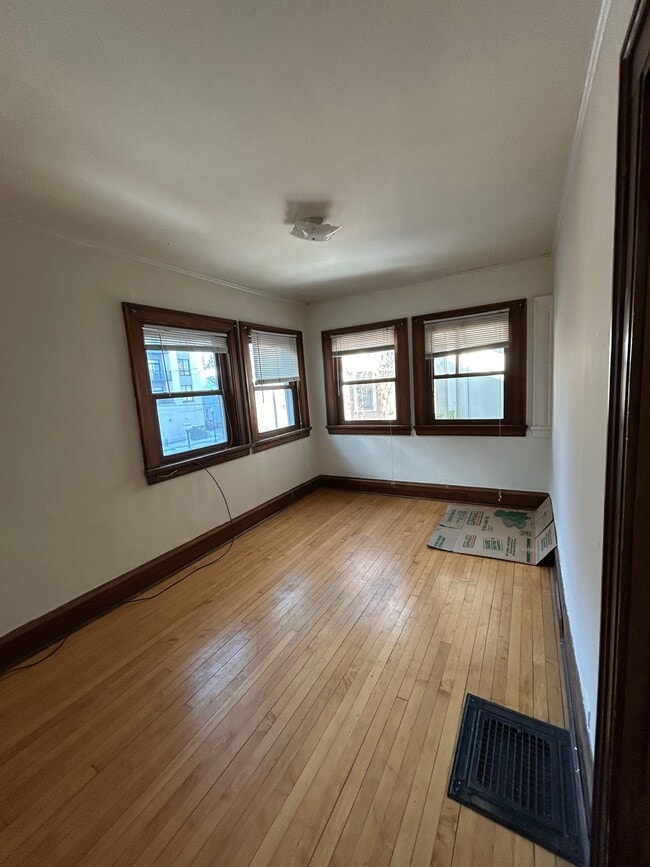 Photo - 450 W Washington Ave