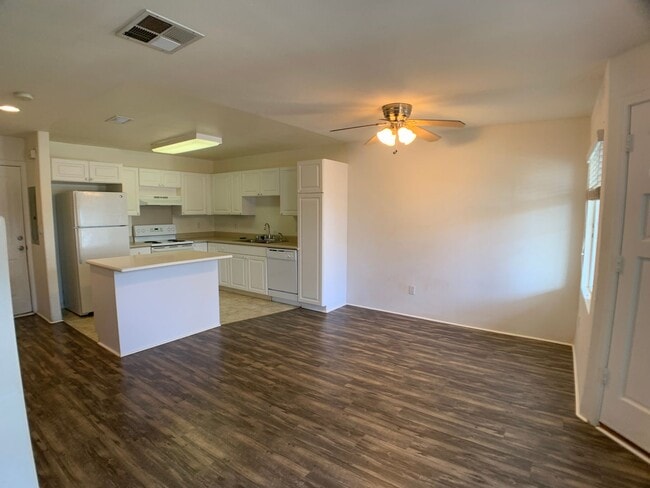 Photo - 3 bedrooms with A/C & 2 car garage in Ewa Beach (Spinnaker Place Townhome)! First showing is 12/1... Unidad 5203