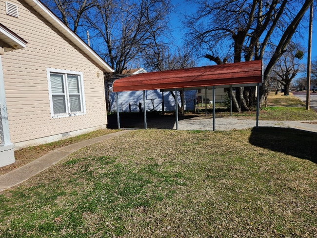 Photo - 607 3rd Ave NW