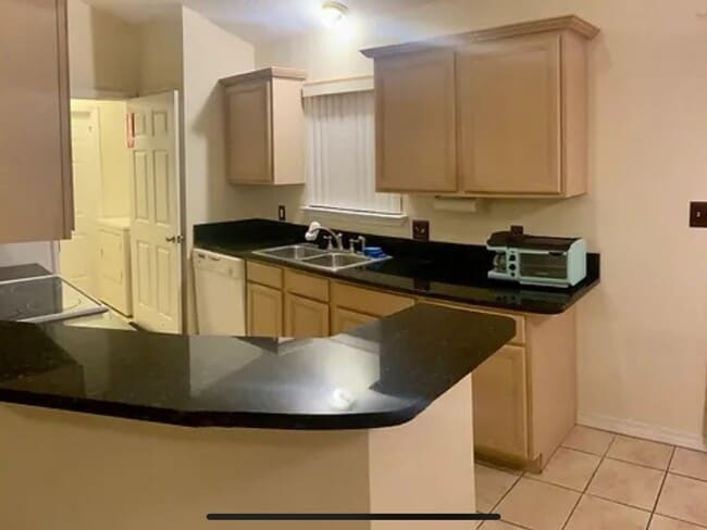 Photo - 853 Ladner Dr