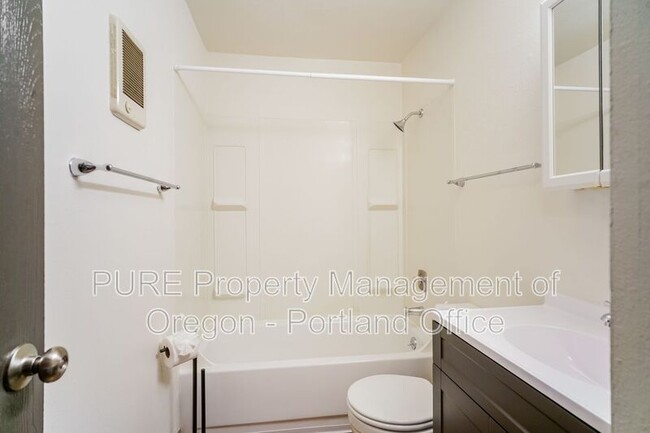 Photo - 14128 NE Sandy Blvd