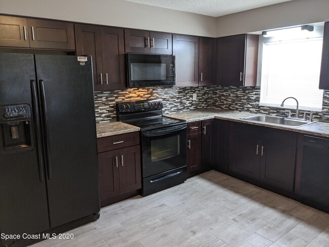 Photo - 152 E Towne Pl