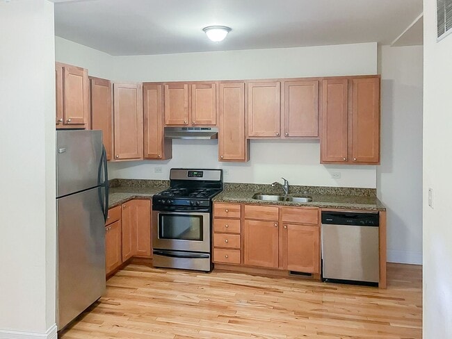 Building Photo - 3828 N Sheffield Ave Unit 1