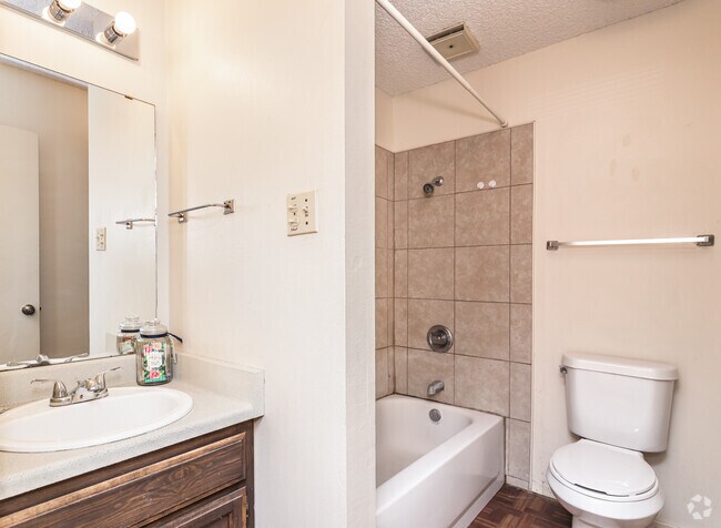1BR, 1BA -438SF Bathroom - 212 Koberlin St
