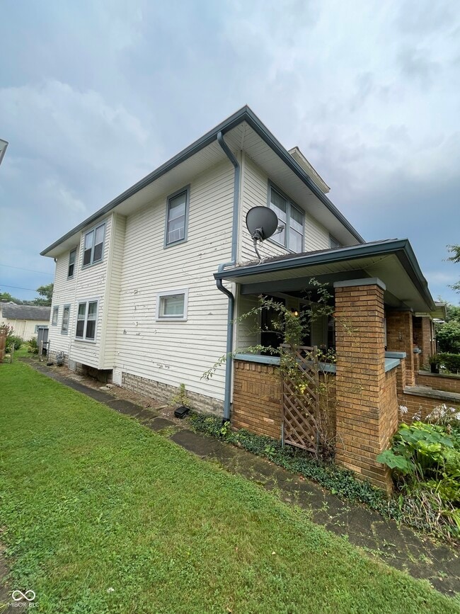 Photo - 815 N Riley Ave