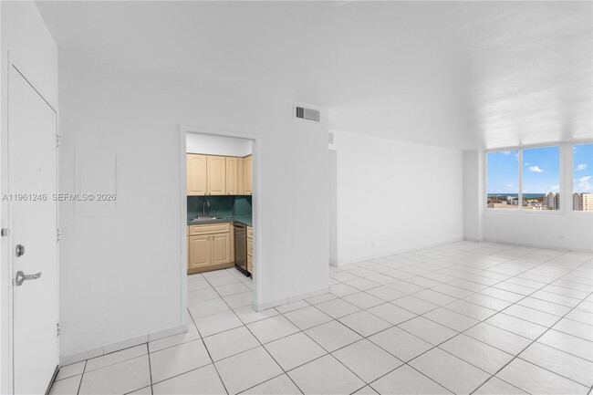 Photo - 7441 Wayne Ave Unidad 11G