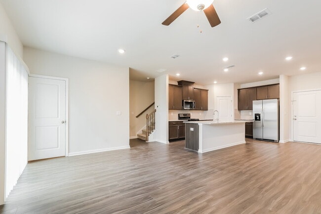 Photo - 1595 Villageside Ct