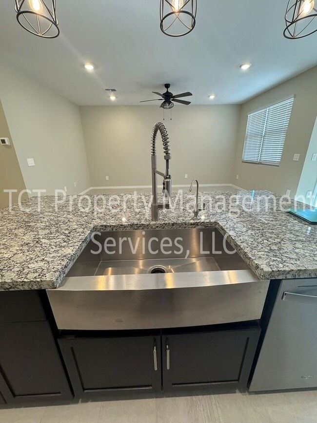 Photo - Beautiful like new home in San Tan Groves