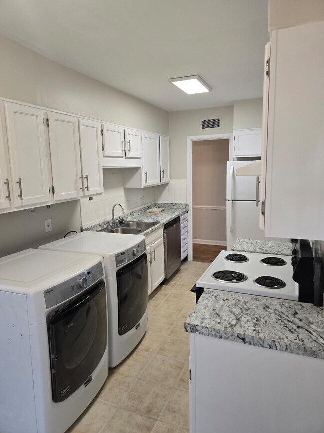 Photo - 4882 Amboy Rd