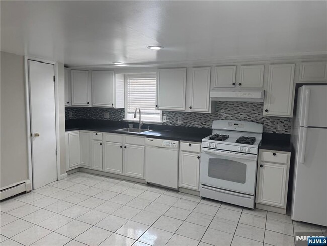 Photo - 171 Charles St