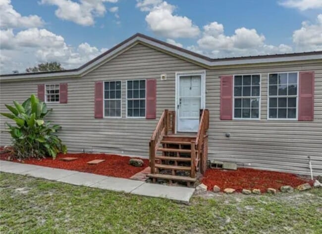 Beautiful home on 2.5 acres - Beautiful home on 2.5 acres