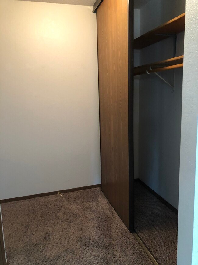 Photo - Ellendale Square Apartments