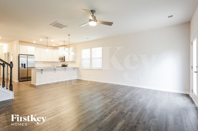 Photo - 427 Stonefence Dr