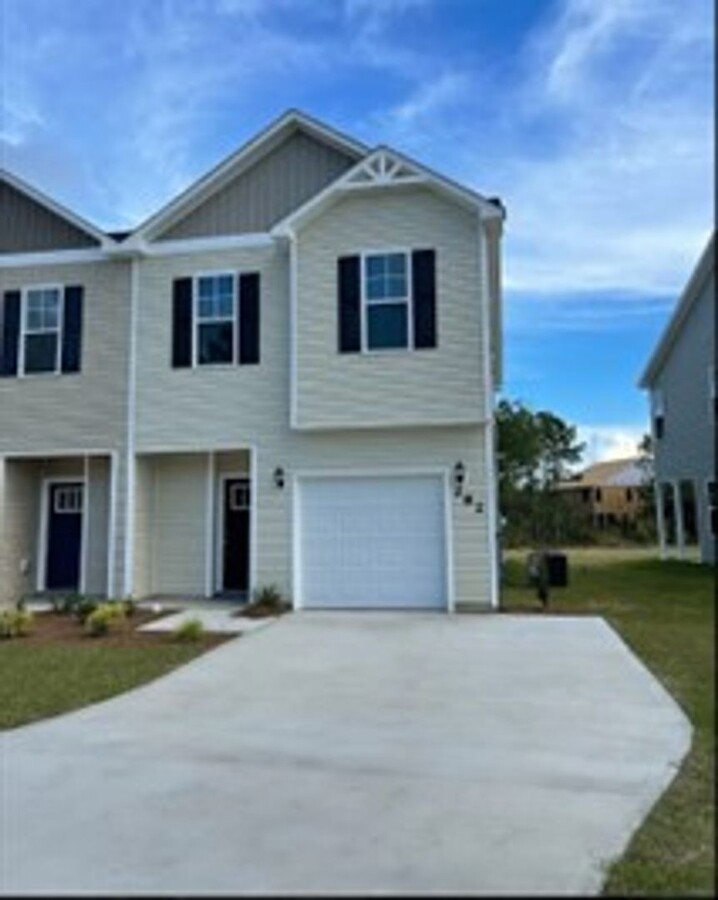 Wonderful 3 Bedroom 2.5 bath townhome is c... - Wonderful 3 Bedroom 2.5 bath townhome is c...