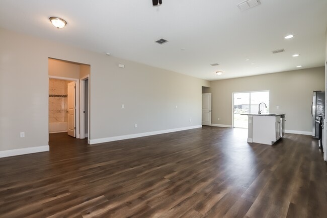 Photo - 708 Martin Ln