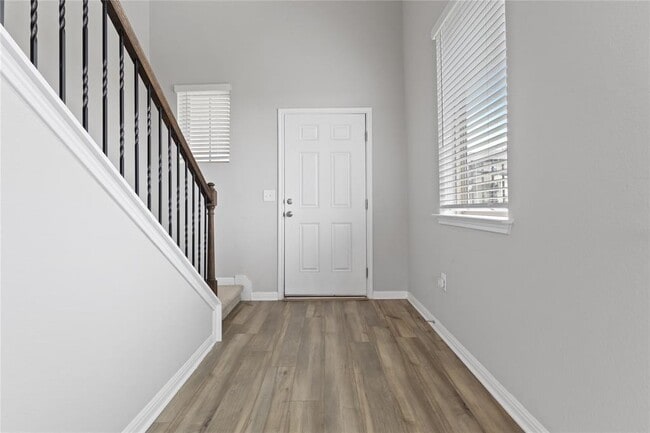 Photo - 180 MacArthur Dr