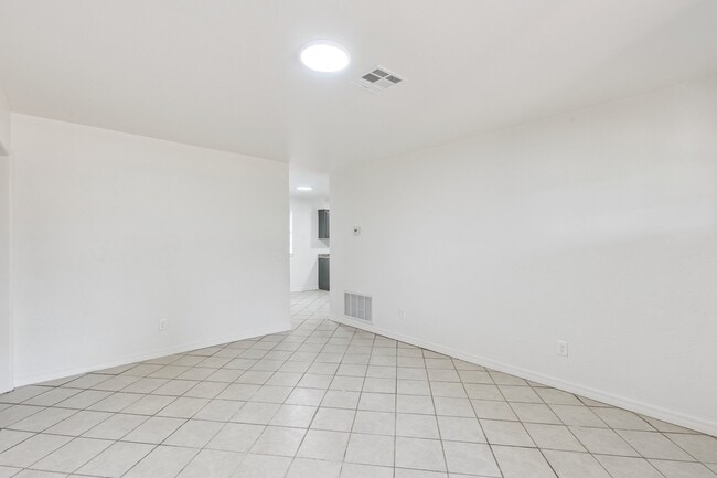 Photo - 1605 E Park Pl