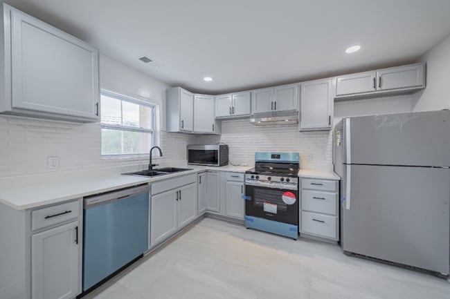 Photo - 825 Market St