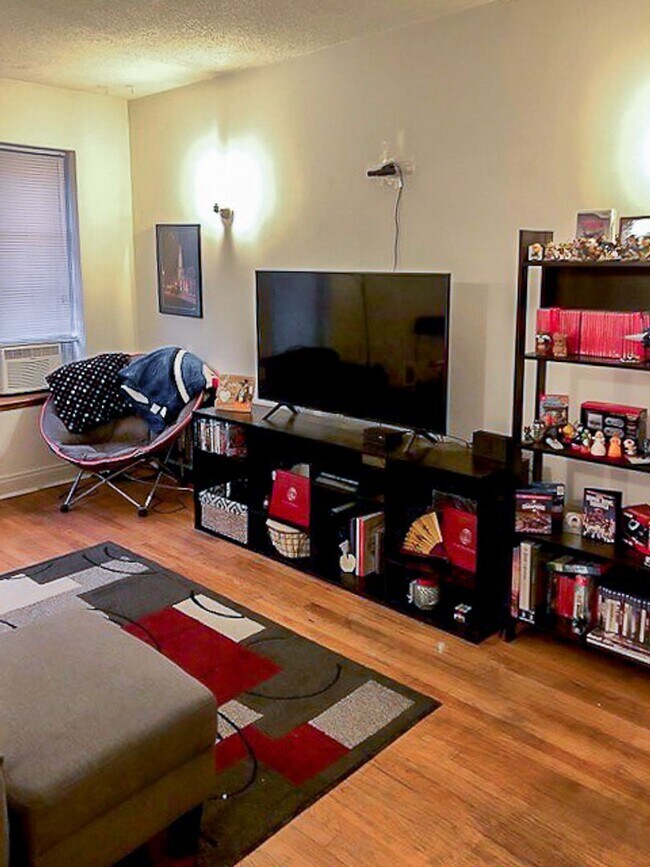 Photo - 623 W Melrose St Unit N2