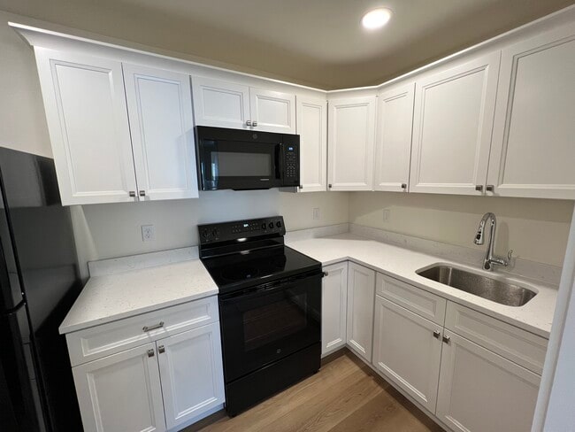 Building Photo - 1461 W King St Unit 2