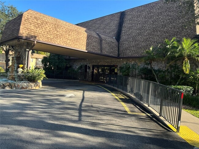 Photo - 301 Cambridge Rd Unidad 211