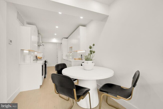 Photo - 2116 Kalorama Rd NW Unidad 205