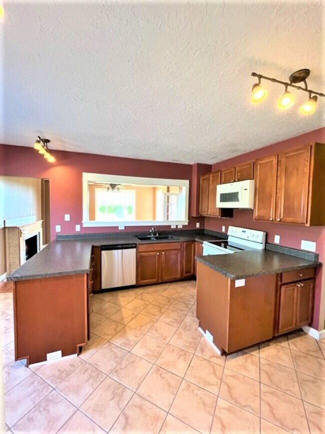 Photo - Enjoy the Country living, Home on acres in Yamhill Oregon