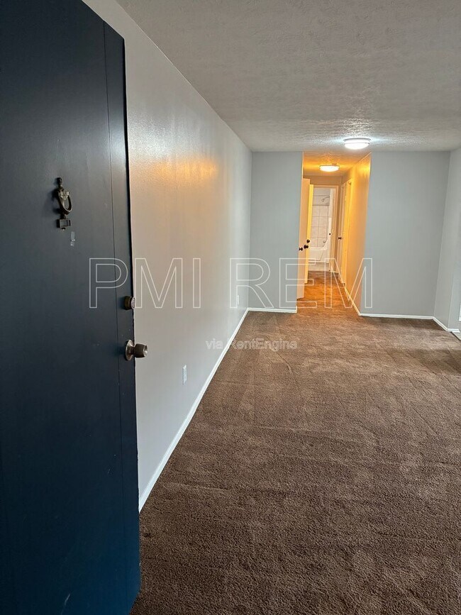 Building Photo - 14221 Triskett Rd Unit 202E