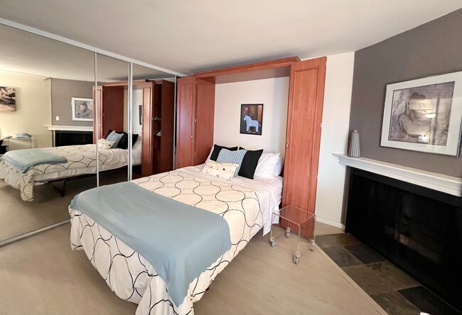 840 Turquoise St Unit Water view Studio in PB