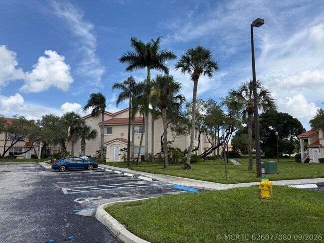 3410 Pinewalk Dr N Unit 821