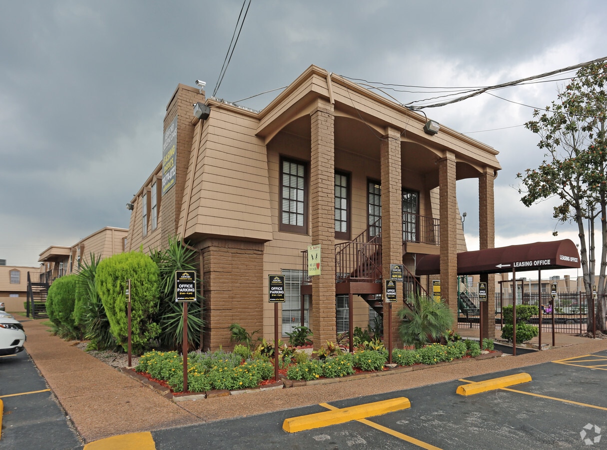 Ashford Crescent Oaks Apartments For Rent In Houston Tx Forrent Com