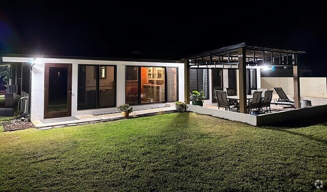Exterior night lighting - 68-243 Au St Rental