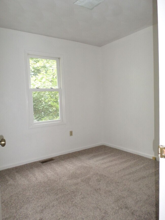Building Photo - 3 Bedroom 2.5 Bath Duplex Rental