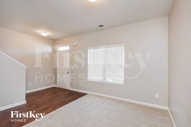 Photo - 515 Oak Terrace Dr