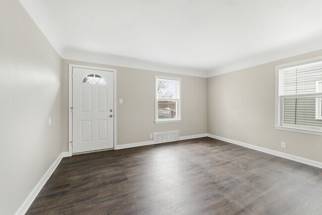 Photo - 3360 Edgeworth St