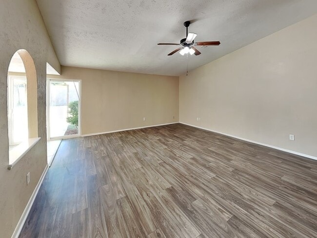 Photo - 5019 Forthbridge Dr