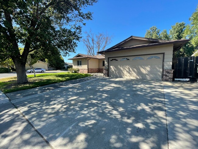 Photo - 3233 Nightingale Dr