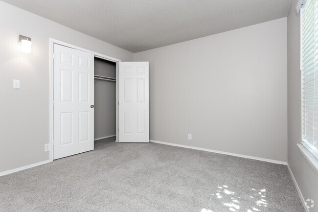2BR,1BA-931SF