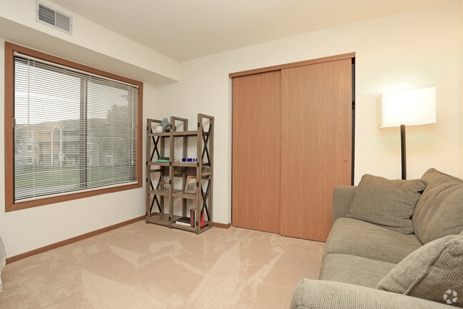 2BR, 2BA - 960 SF