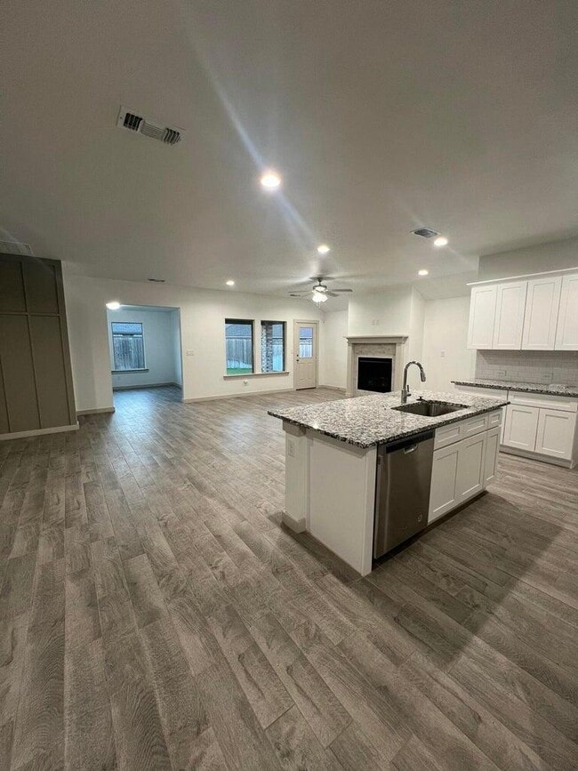 Photo - 10518 Aberdeen Ave