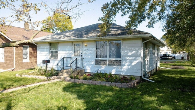 Building Photo - 309 Iowa Ave