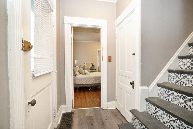 Photo - 5 Bedroom/ 2 Bathroom on Fairview Mins. fr...