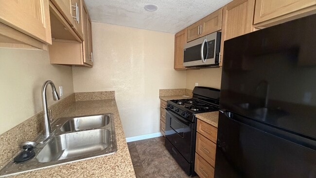 Photo - Three Bedroom Two Bathroom Apartment in San Bernardino! Unidad 10
