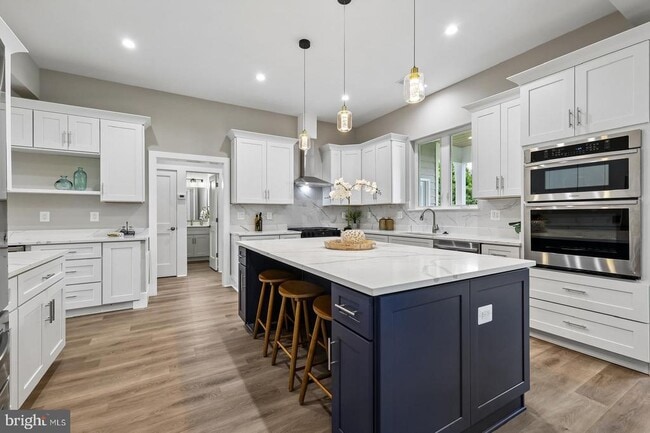 Photo - 735 N George Mason Dr